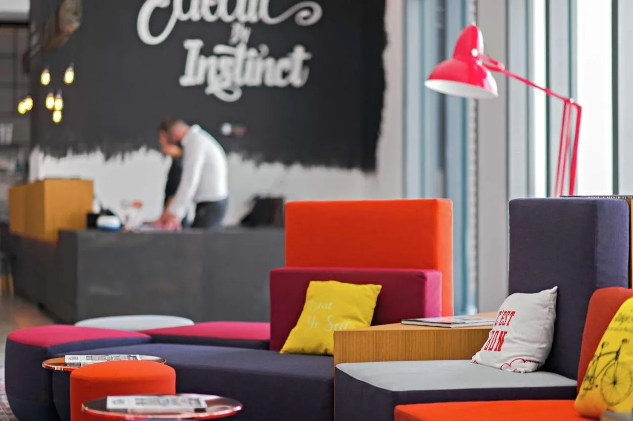 Hampton by Hilton Dubai Al Seef-2