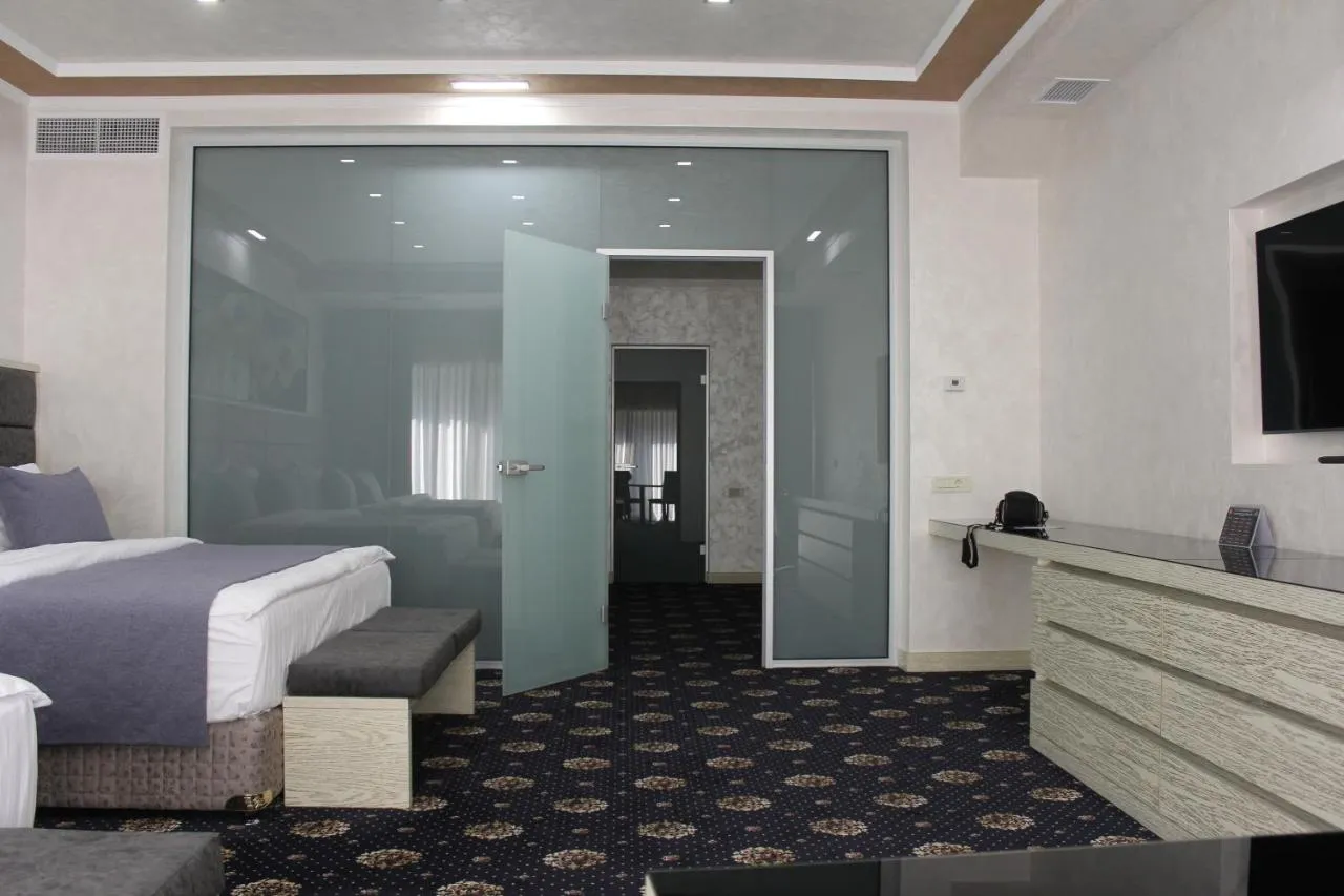 Erebuni Hotel Yerevan slide-4