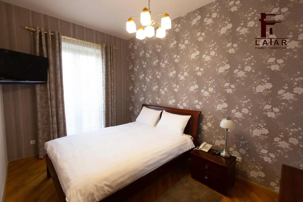 Latar Hotel Yerevan slide-1