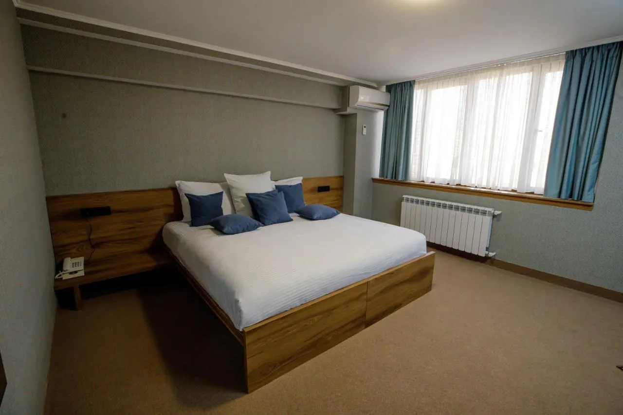 Shirak Hotel slide-1