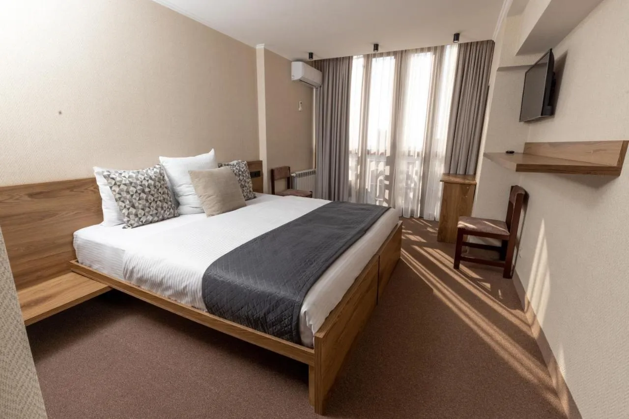Shirak Hotel slide-2