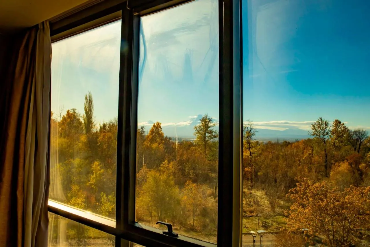 Radisson Blu Hotel Yerevan slide-5