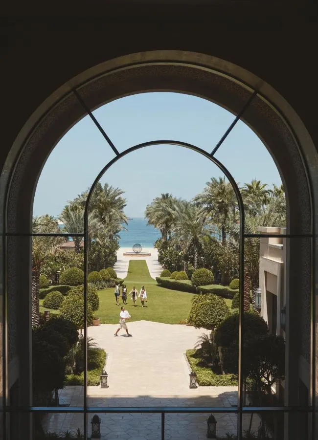 Four Seasons Resort Jumeirah hotel slide-3