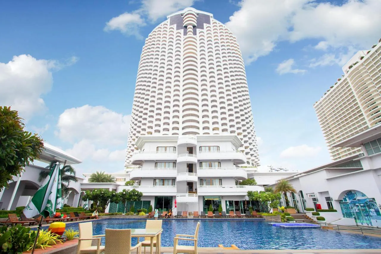 D Varee Jomtien Beach Pattaya slide-5