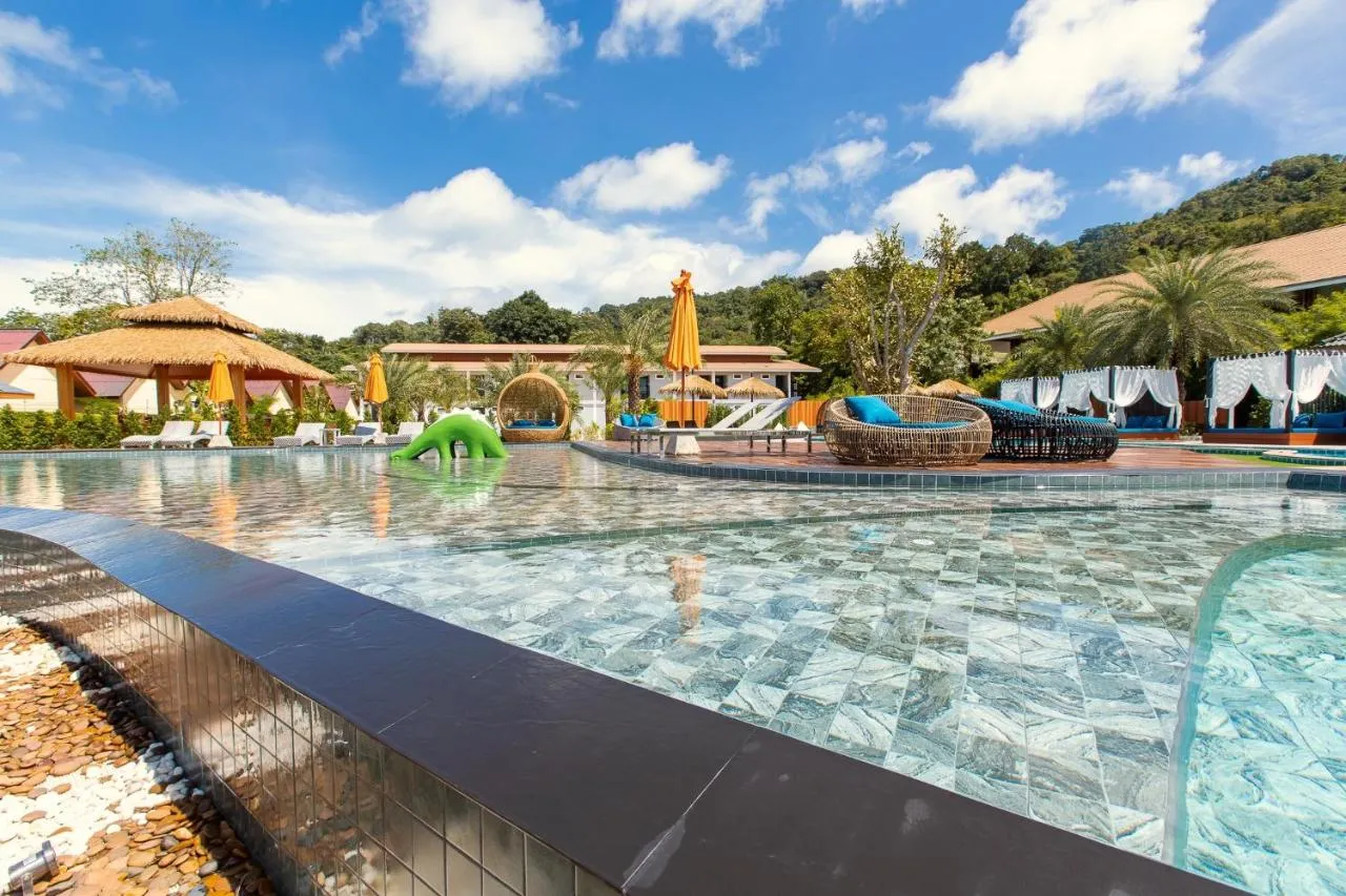 U Rip Resort slide-3