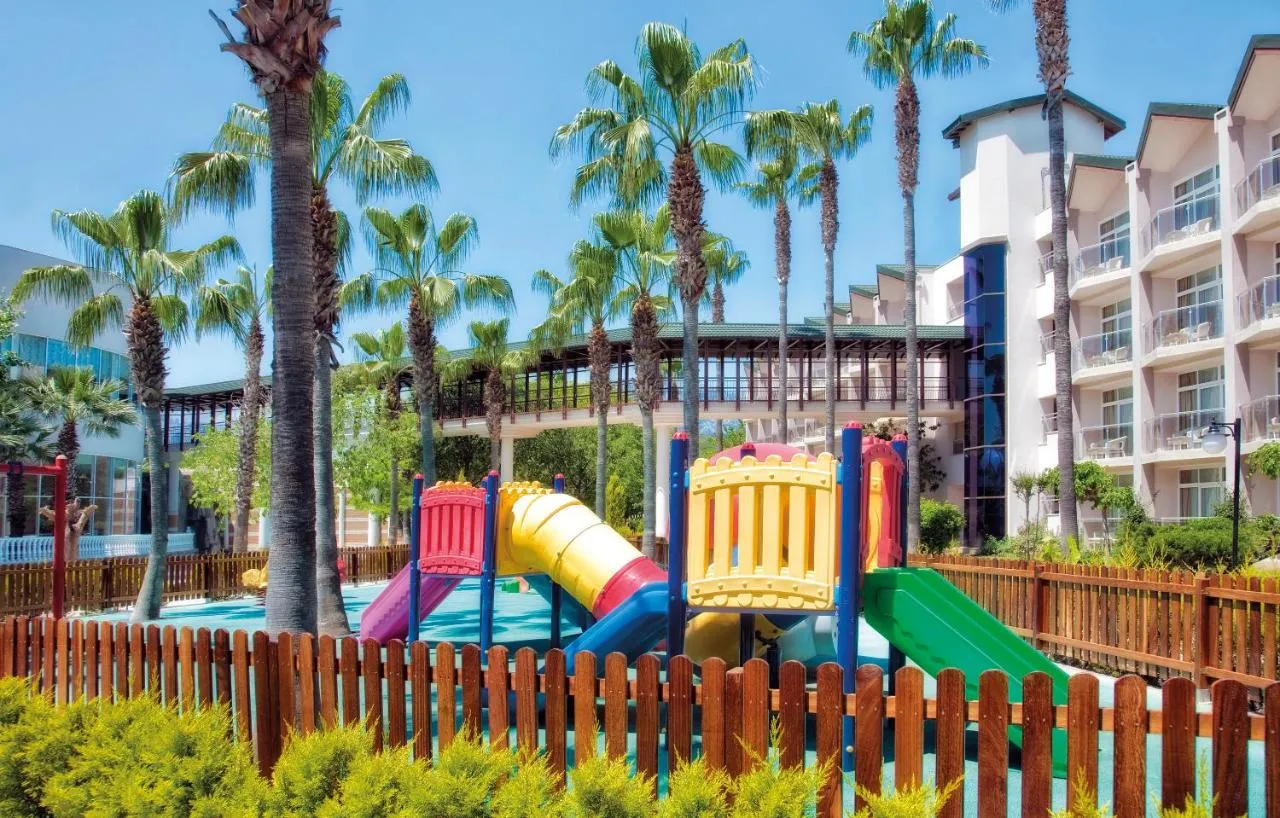 Alva Donna World Palace slide-3