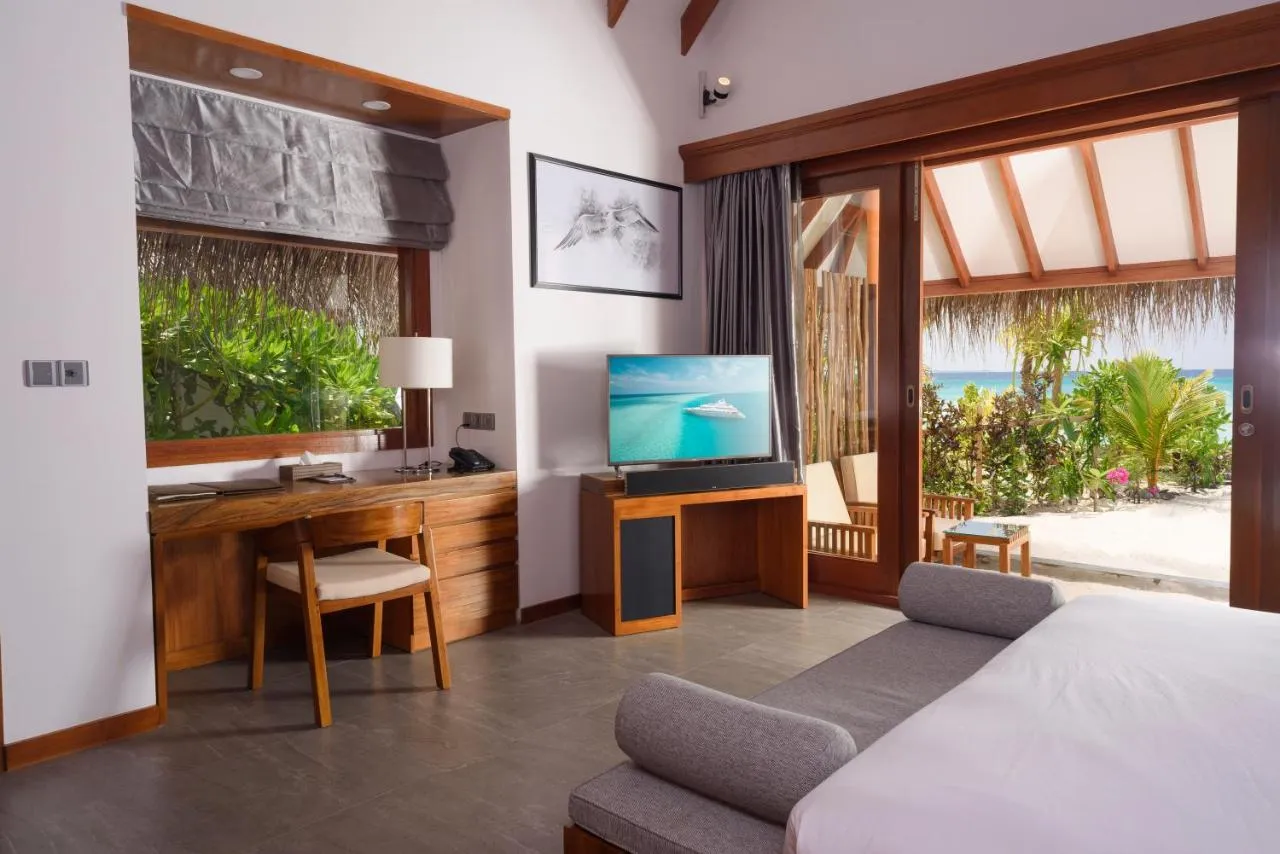 Dhigufaru Island Resort slide-4