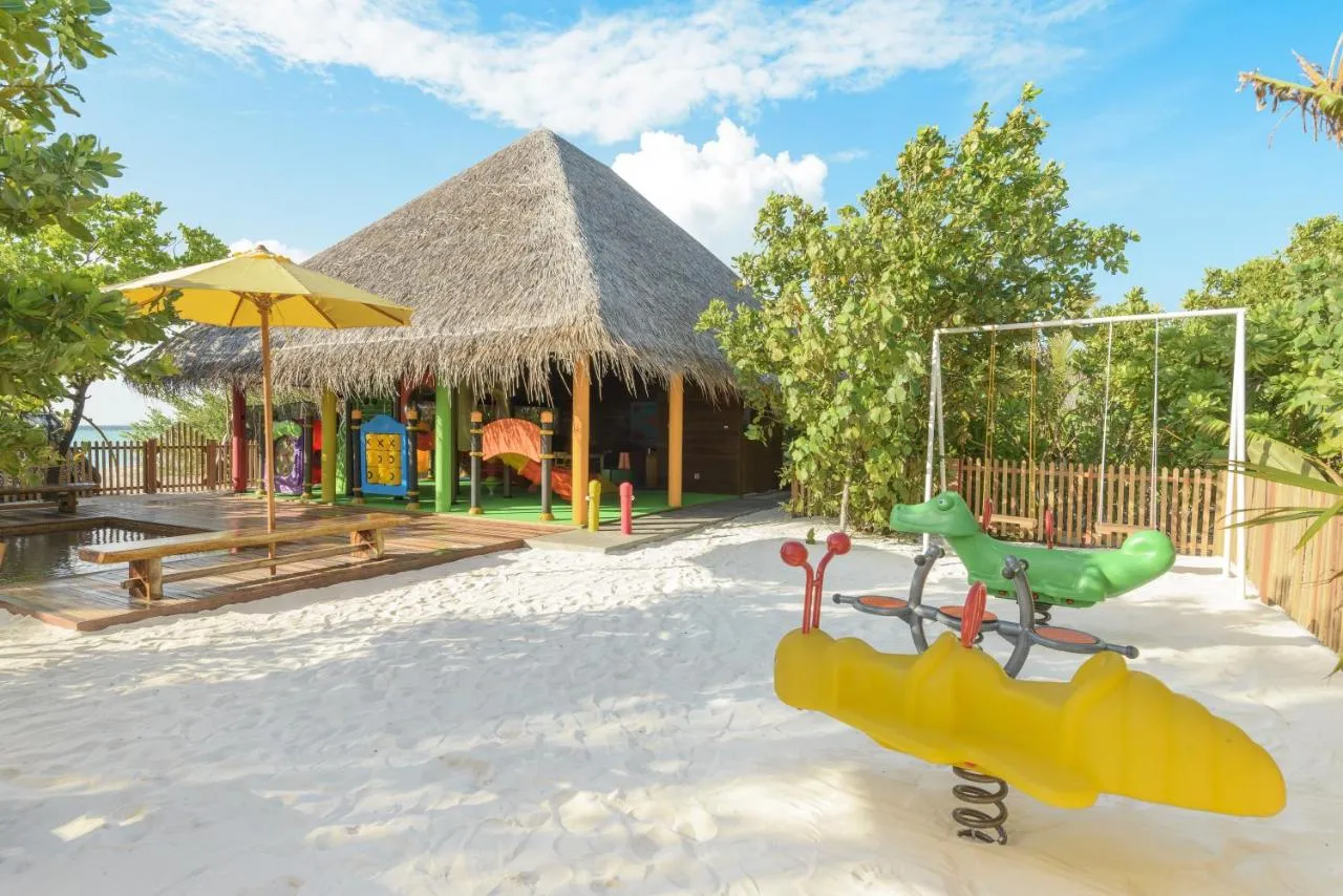 Dhigufaru Island Resort slide-5