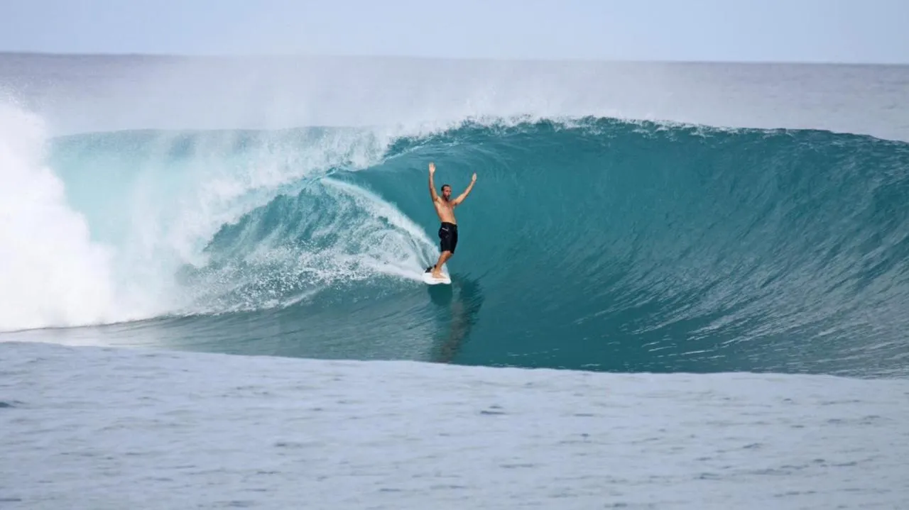 Batuta Maldives Surf View-1