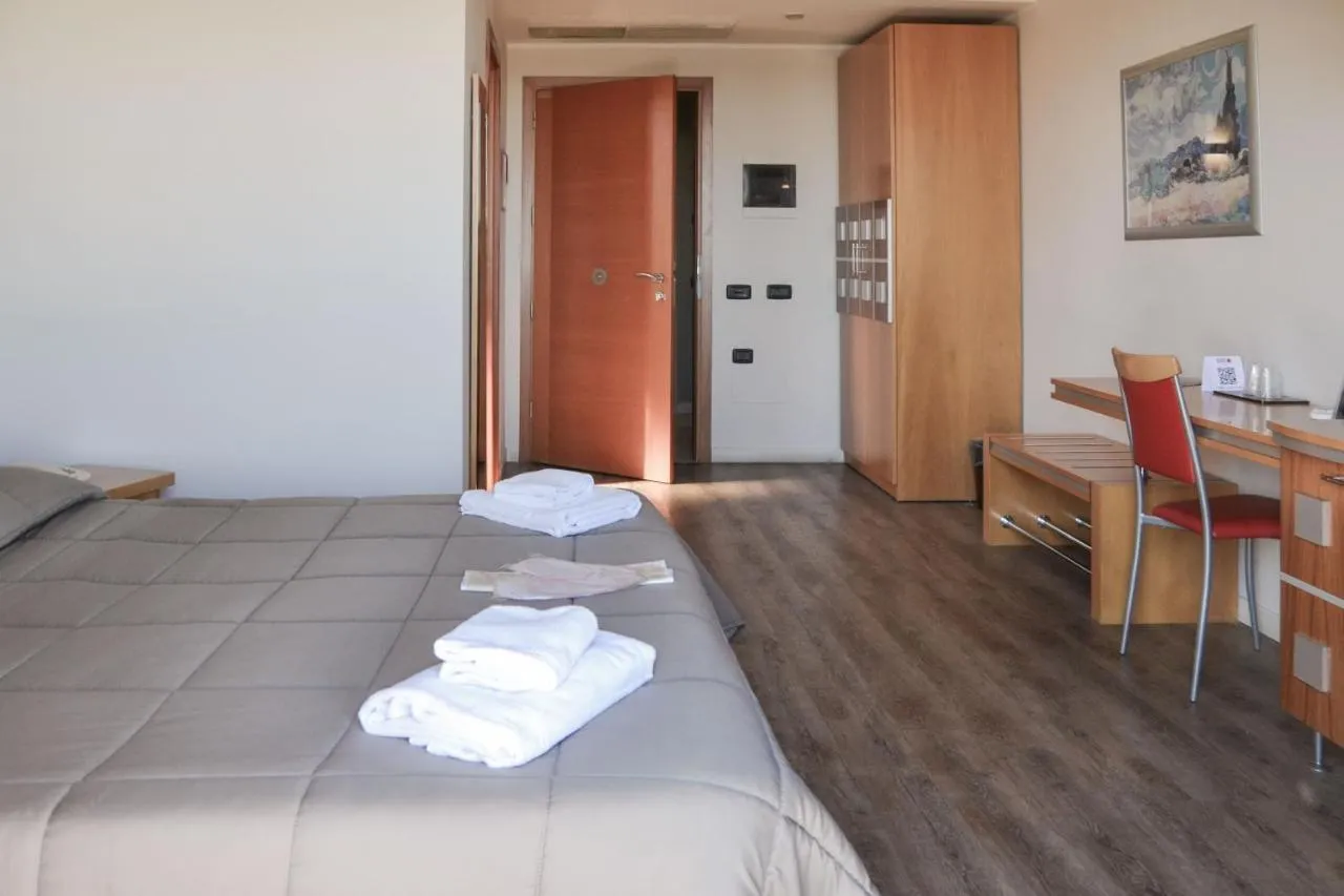 Planet Hotel-2