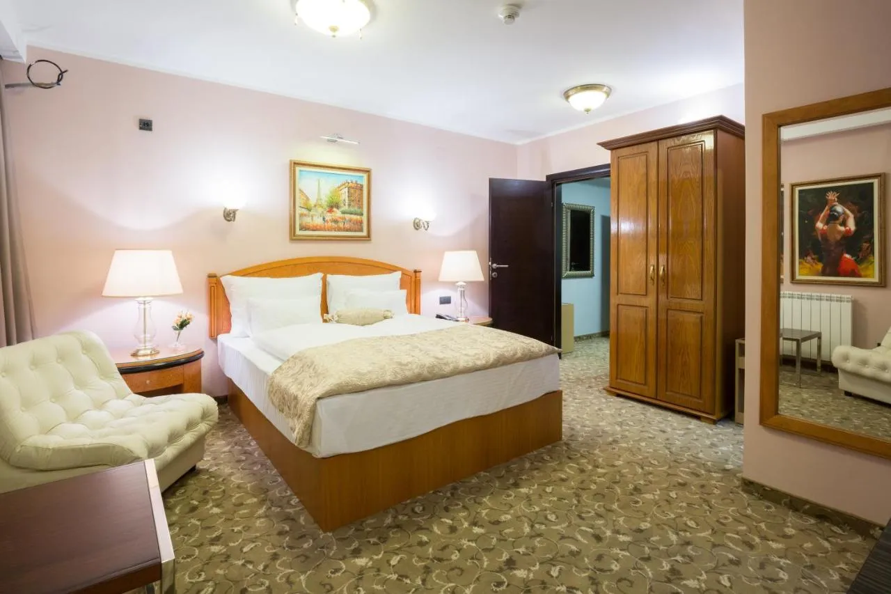 Hotel Sterling Garni slide-5