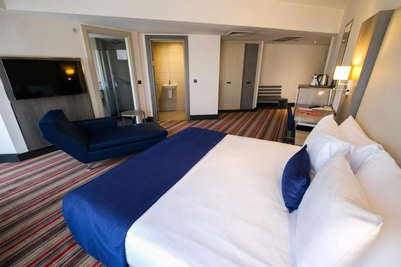 Ramada Plaza By Wyndham Izmir-2
