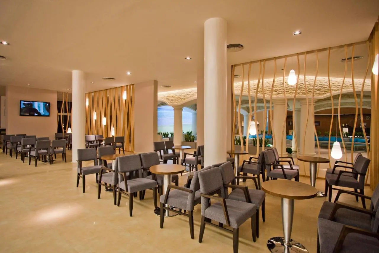 DIT Evrika Beach Club Hotel slide-4