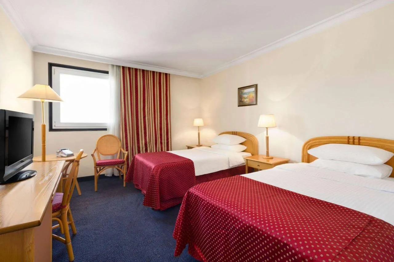 Ramada by Wyndham Sofia City Centre slide-3