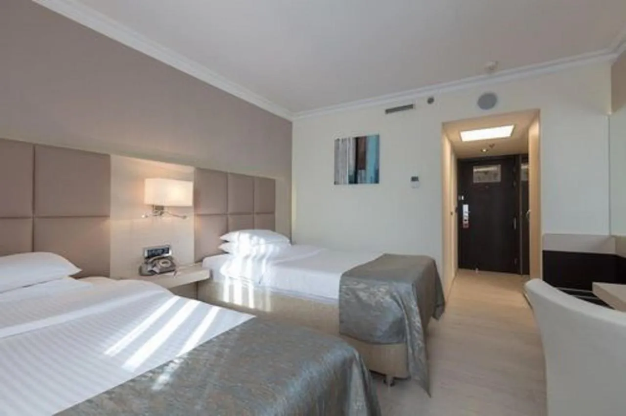 Ramada by Wyndham Sofia City Centre slide-4