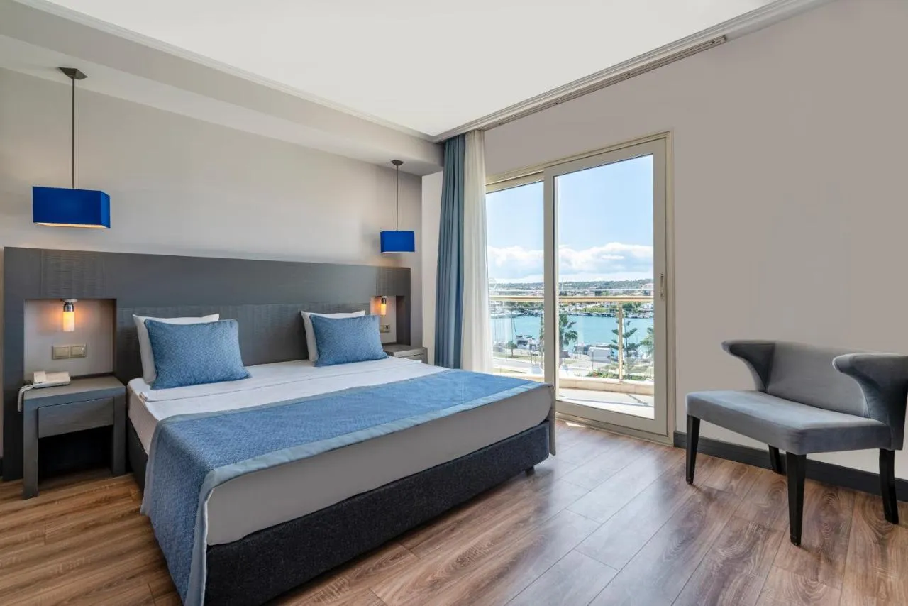 Sisus Hotel slide-3