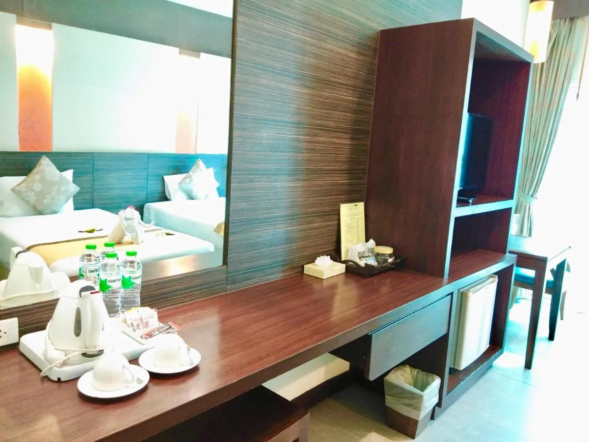 Al's Resort-2
