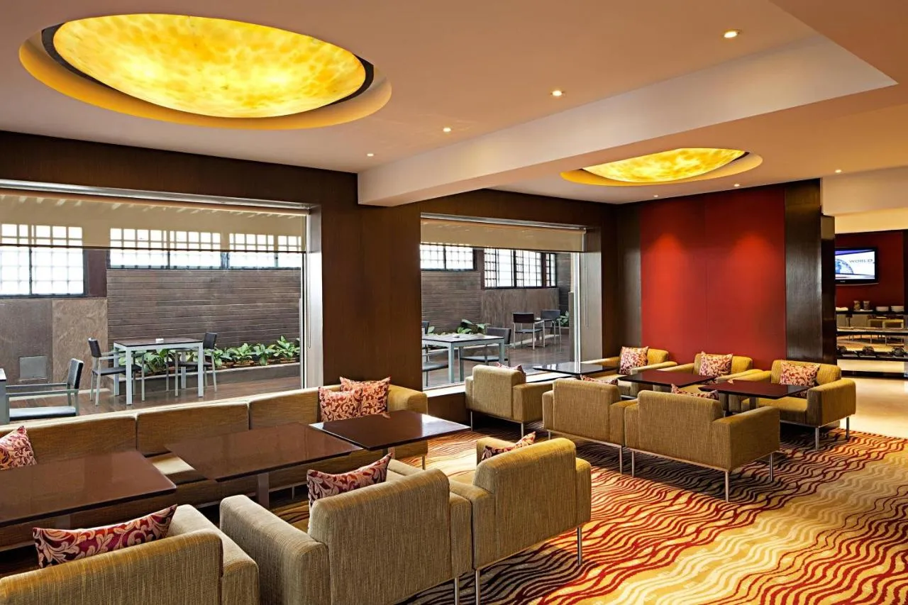 Courtyard by Marriott Mumbai International Airport slide-3