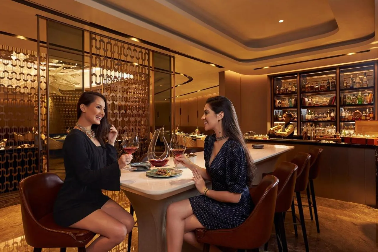Courtyard by Marriott Mumbai International Airport slide-4