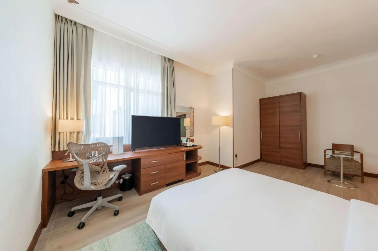 Hilton Garden Inn Dubai Al Mina slide-4