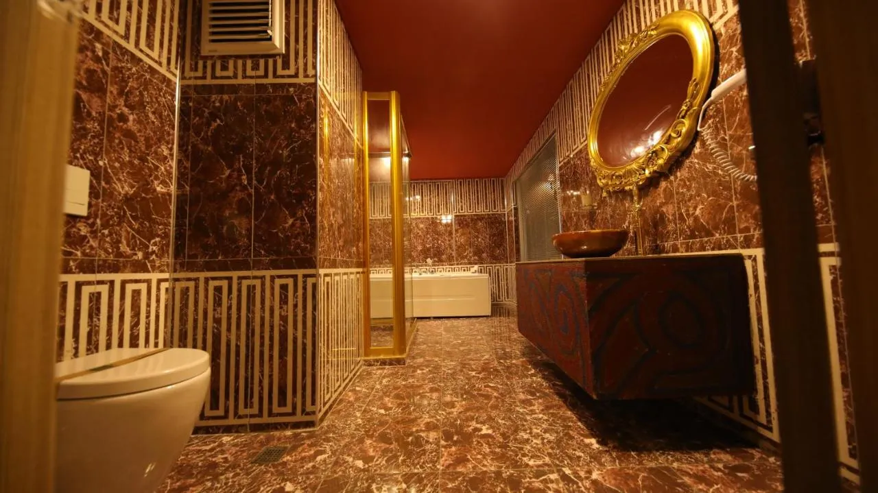 Reform Hotel slide-3