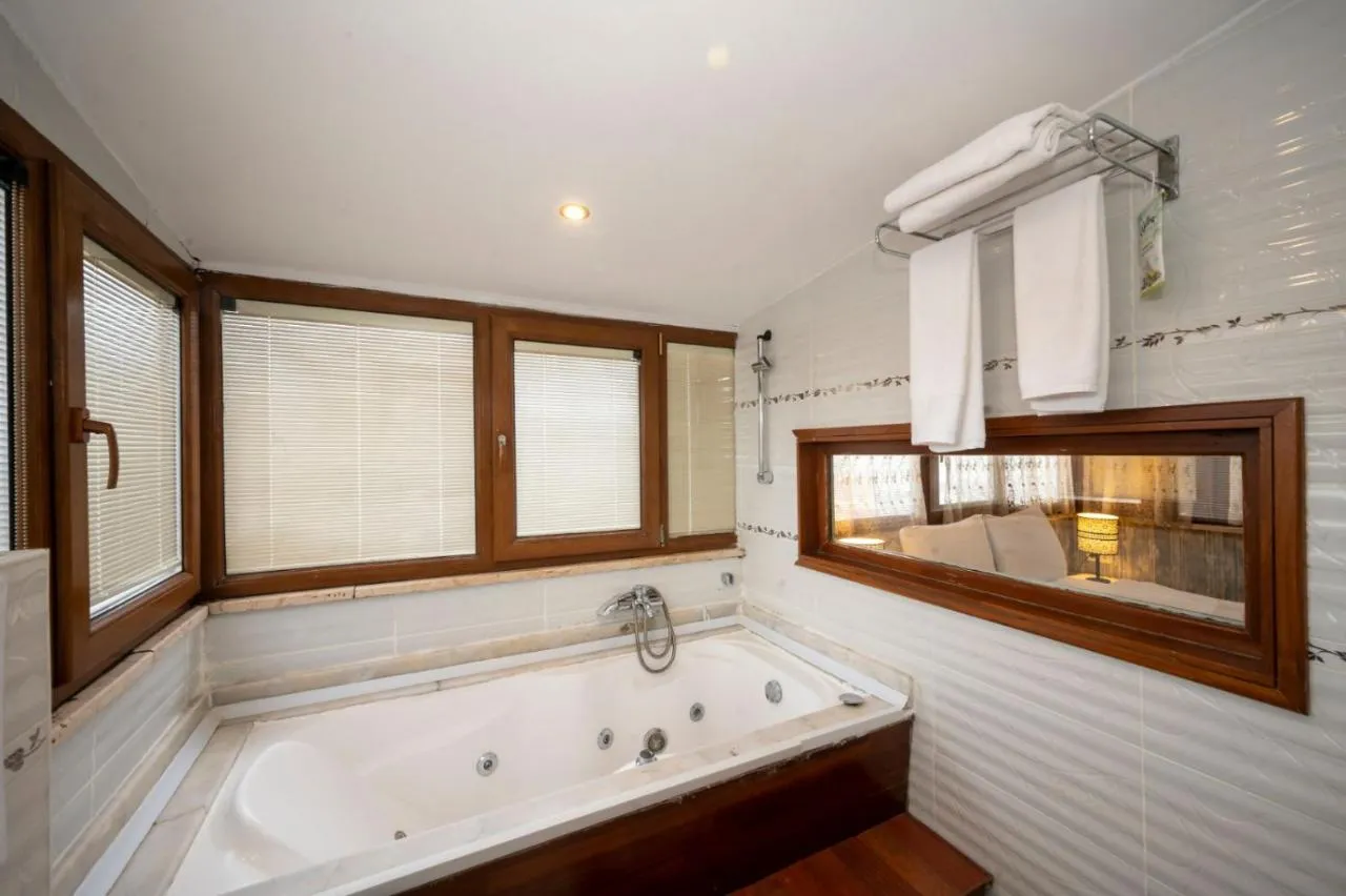 Fuat Bey Palace Hotel & Suites slide-3