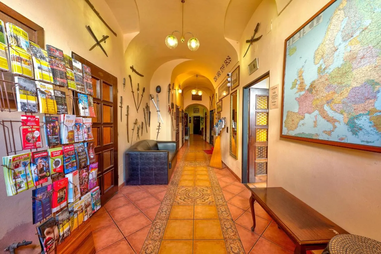 Betlem Club Hotel slide-4
