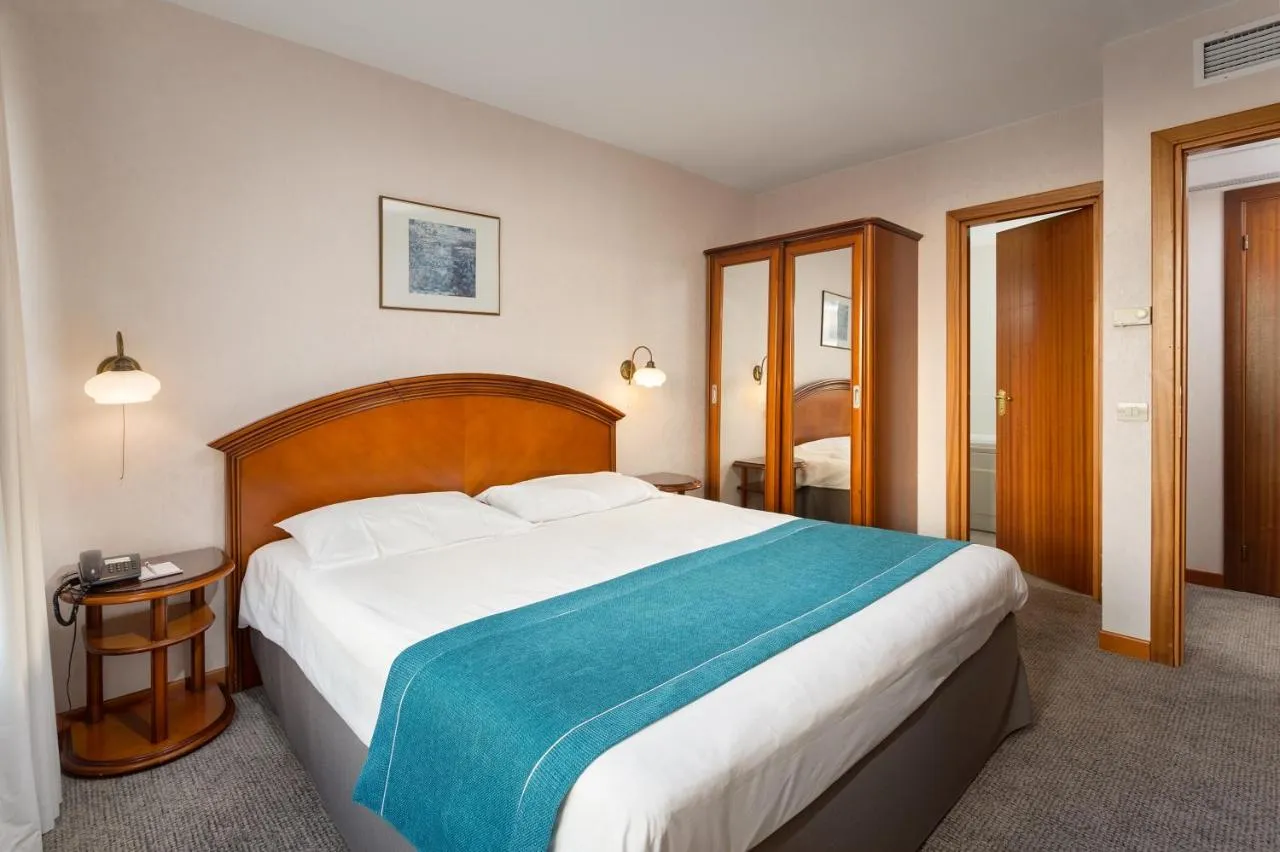 Ramada by Wyndham Bucharest Parc-1