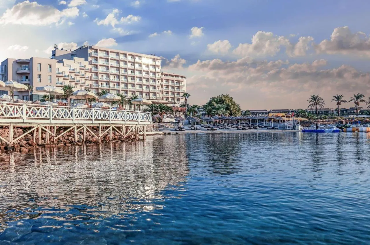 Design Plus Seya Beach Hotel slide-3