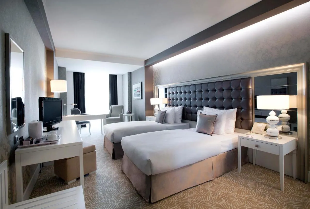 QafqaZ Baku City Hotel & Residences slide-3