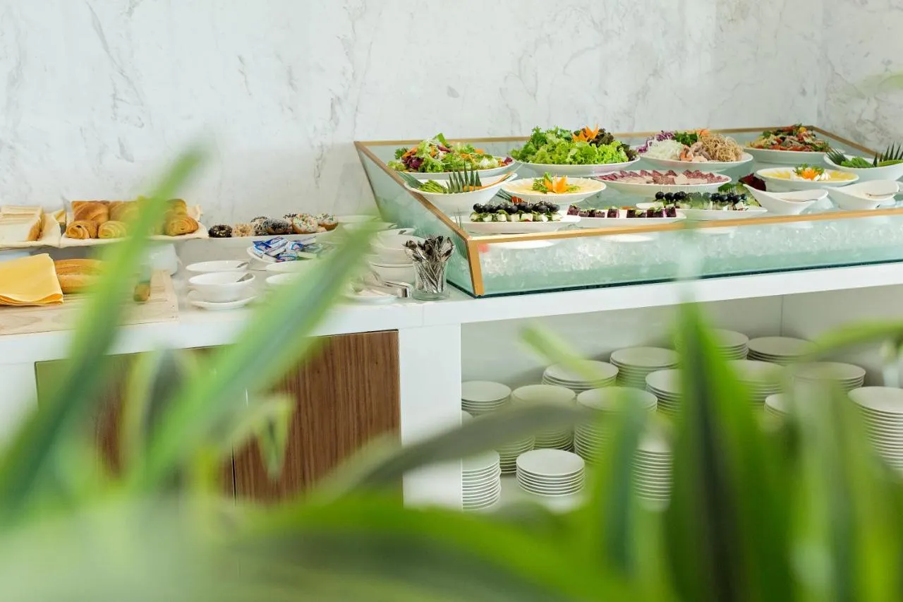 Yarra Ocean Suites Danang slide-5