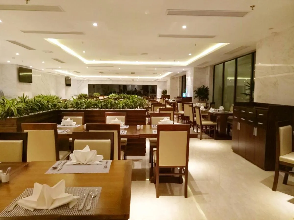 Yarra Ocean Suites Danang slide-4
