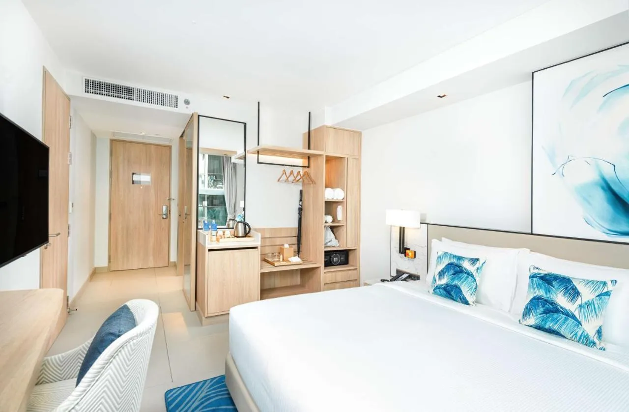 Hilton Garden Inn Phuket Bang Tao slide-4