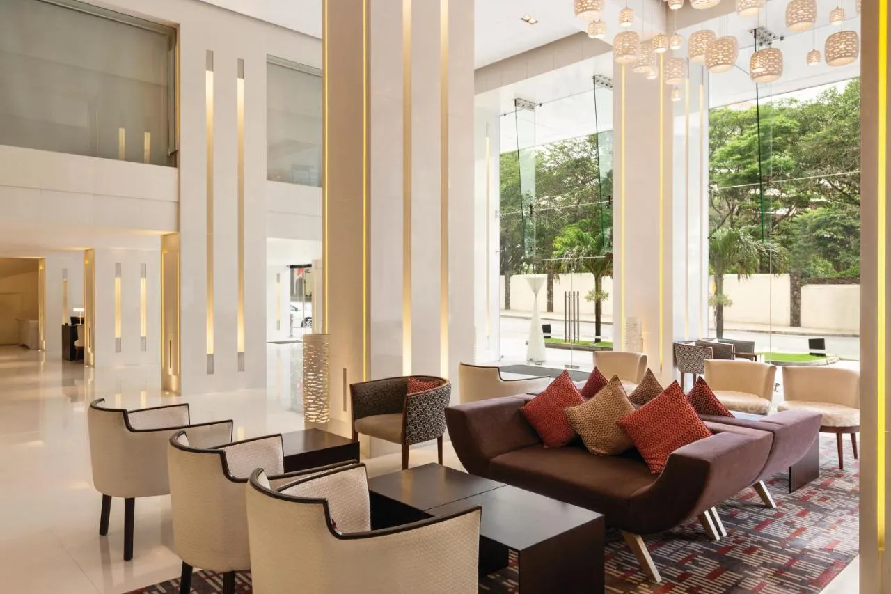 Ramada by Wyndham Colombo Hotel slide-3