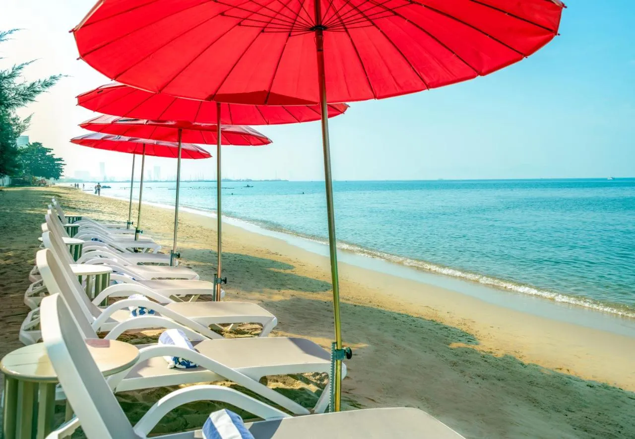 Best Western Premier Bayphere Pattaya slide-5