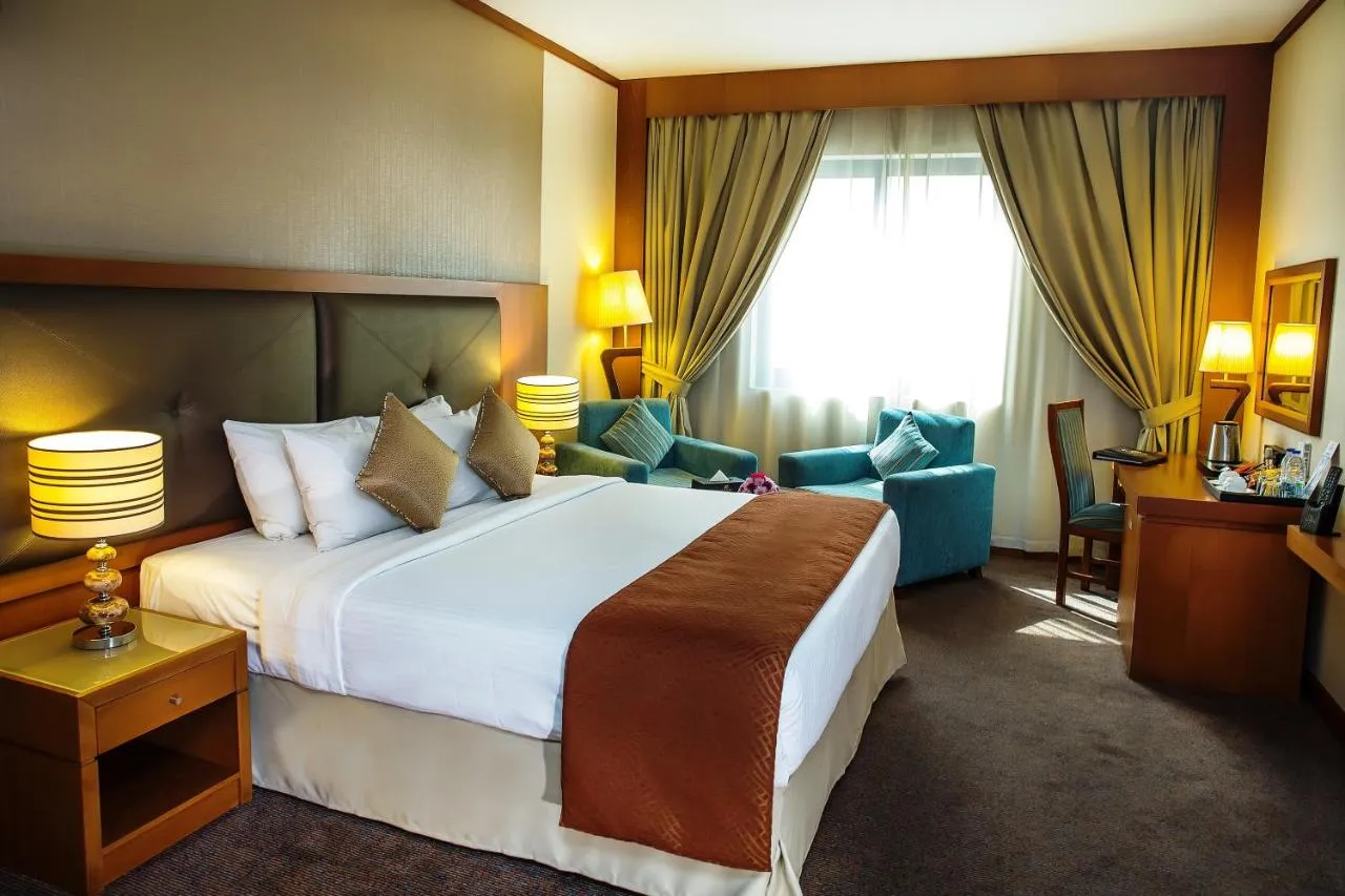 Landmark Summit Hotel slide-2