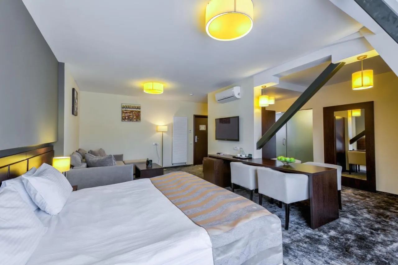 Golden Time Hotel slide-3