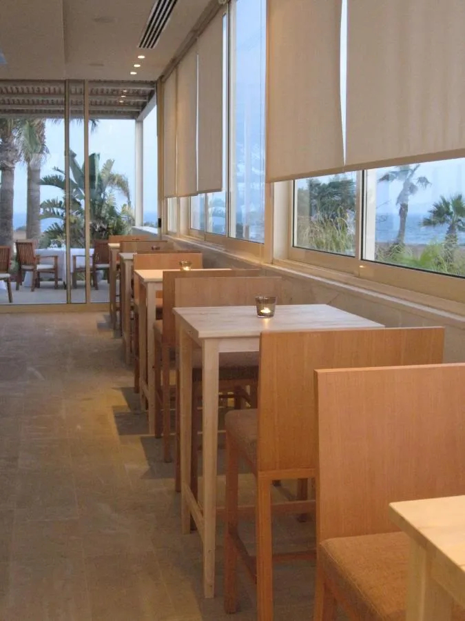 E-Hotel Larnaca Resort & Spa slide-4