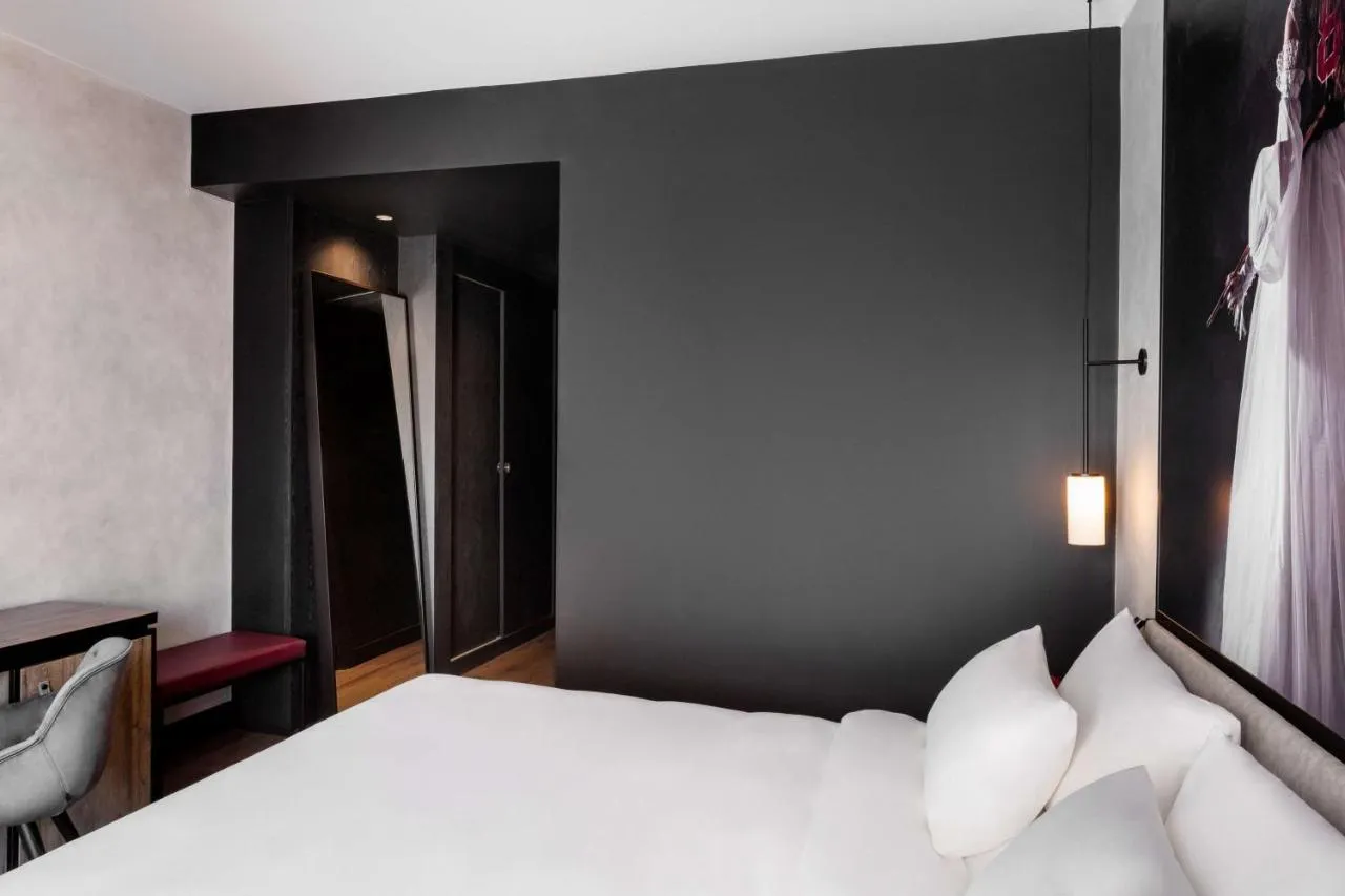 Radisson RED Madrid-2