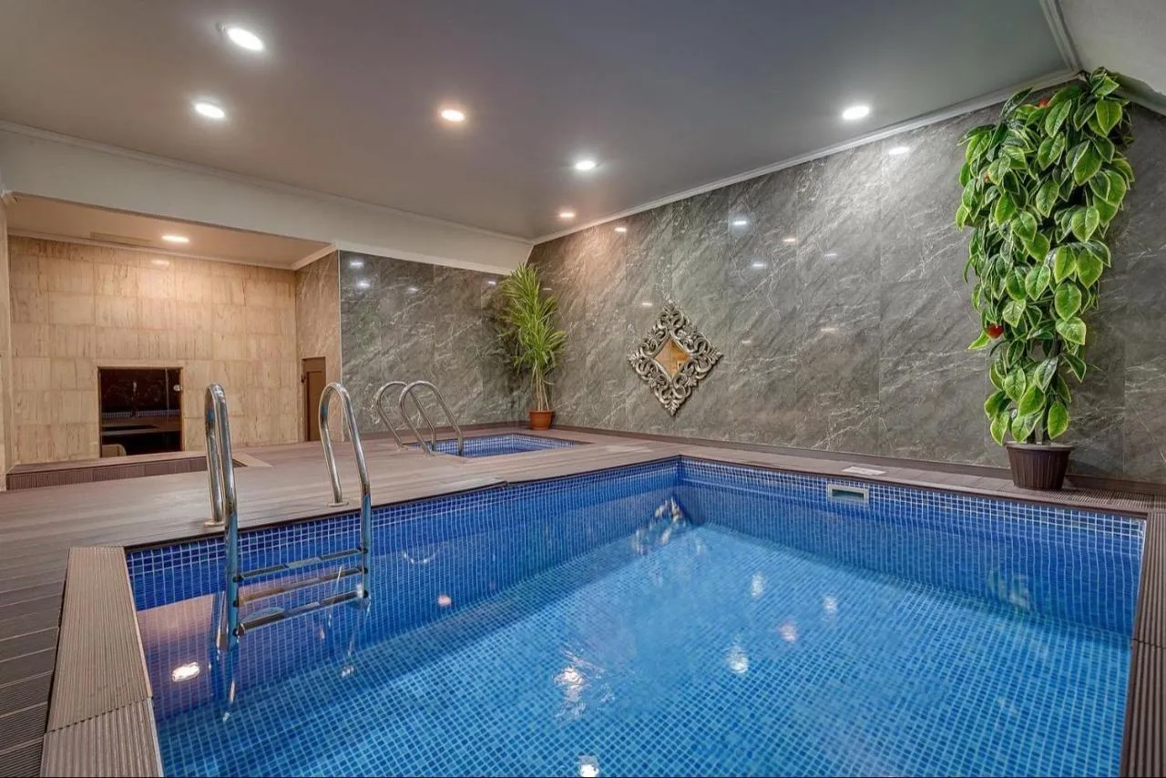 Royal Lux Hotel-1