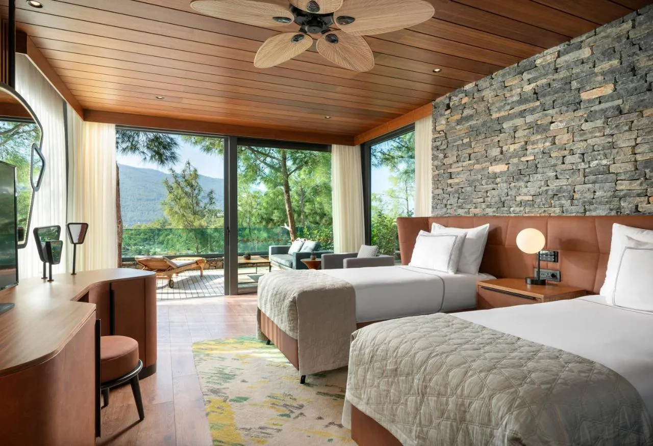 Lujo Hotel-1