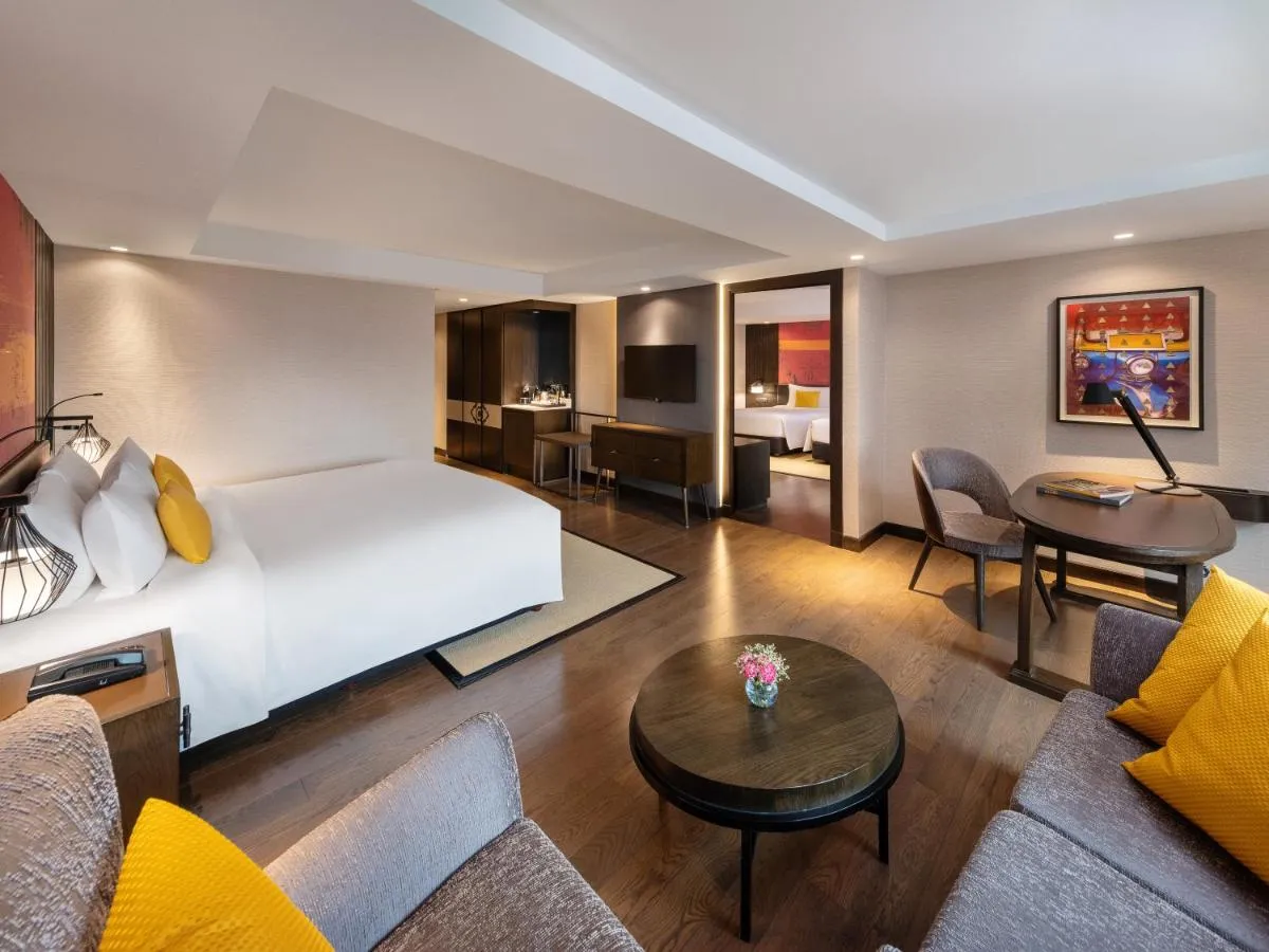 Mercure Bangkok Sukhumvit 11 Hotel slide-5