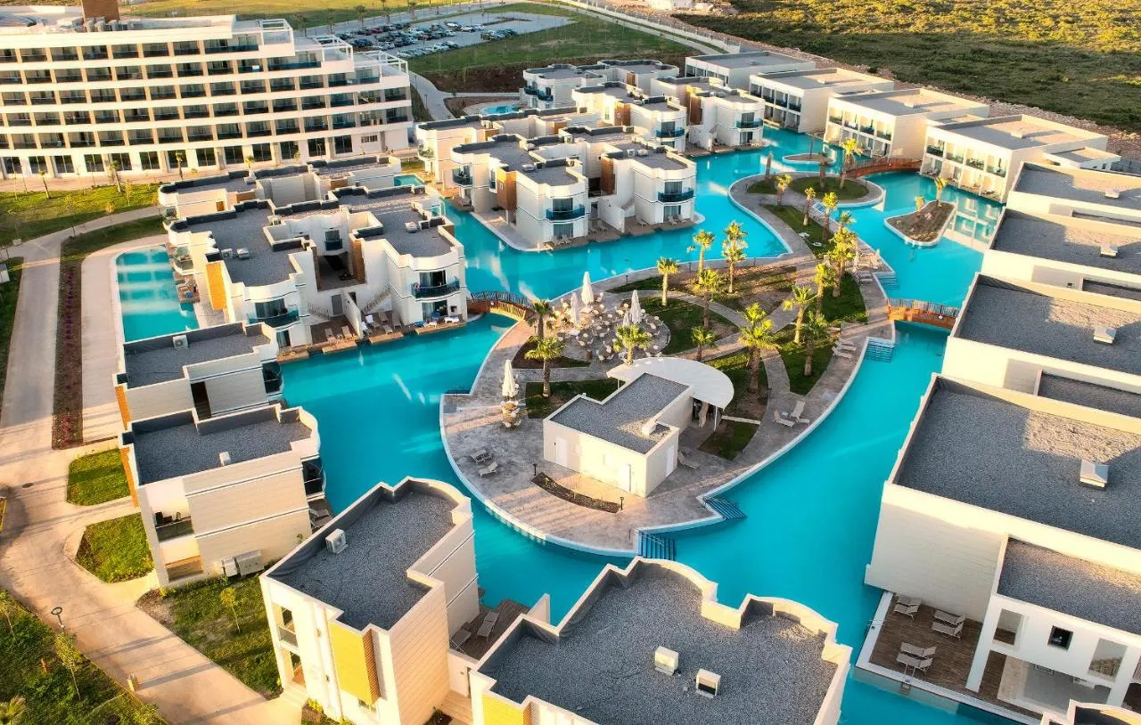 Aquasis De Luxe Resort & Spa Hotel slide-4