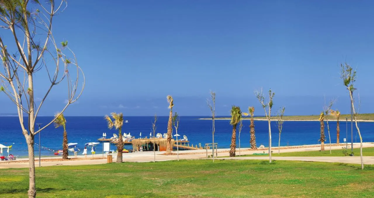 Aquasis De Luxe Resort & Spa Hotel slide-3
