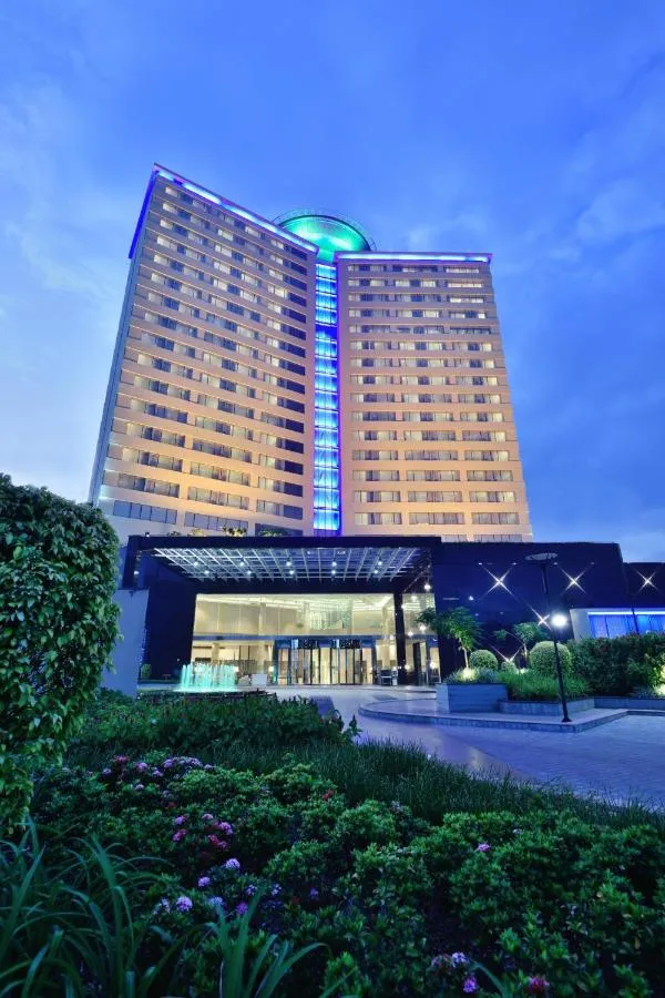 Kochi Marriott hotel slide-3