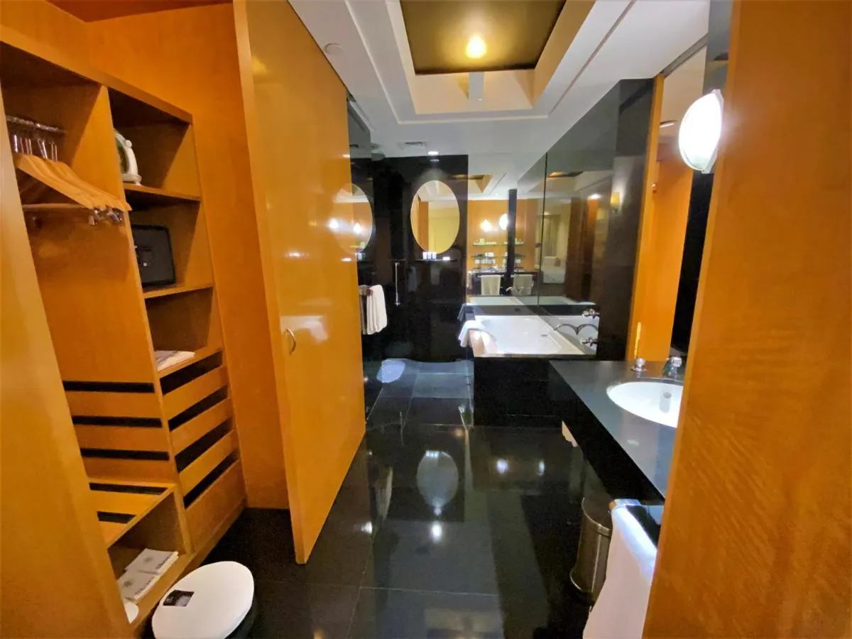 The Grand New Delhi hotel slide-4