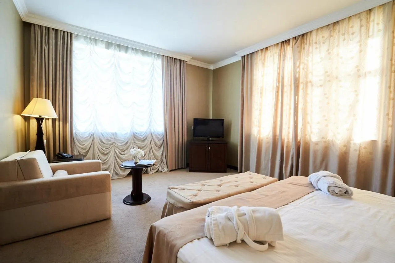 Smith Baku hotel slide-5