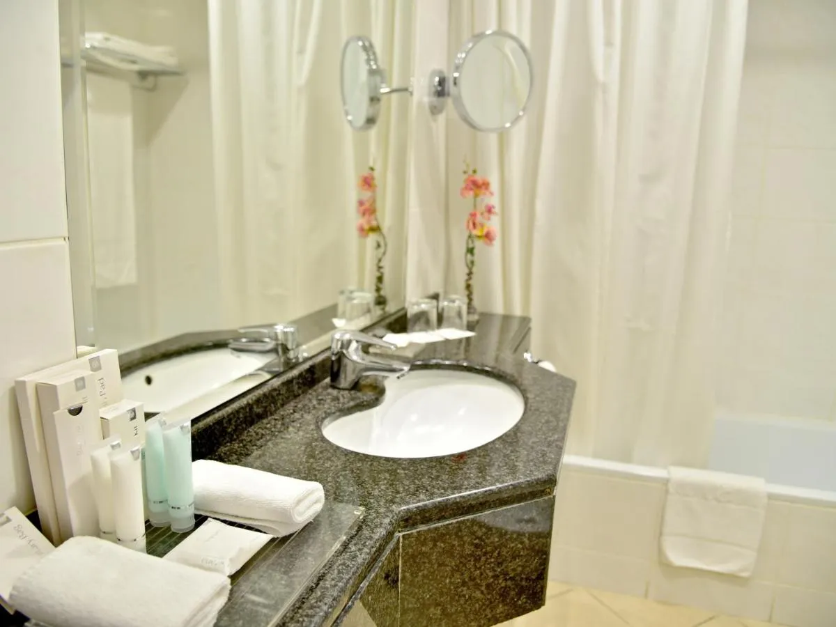 Gefinor Rotana Hotel slide-5