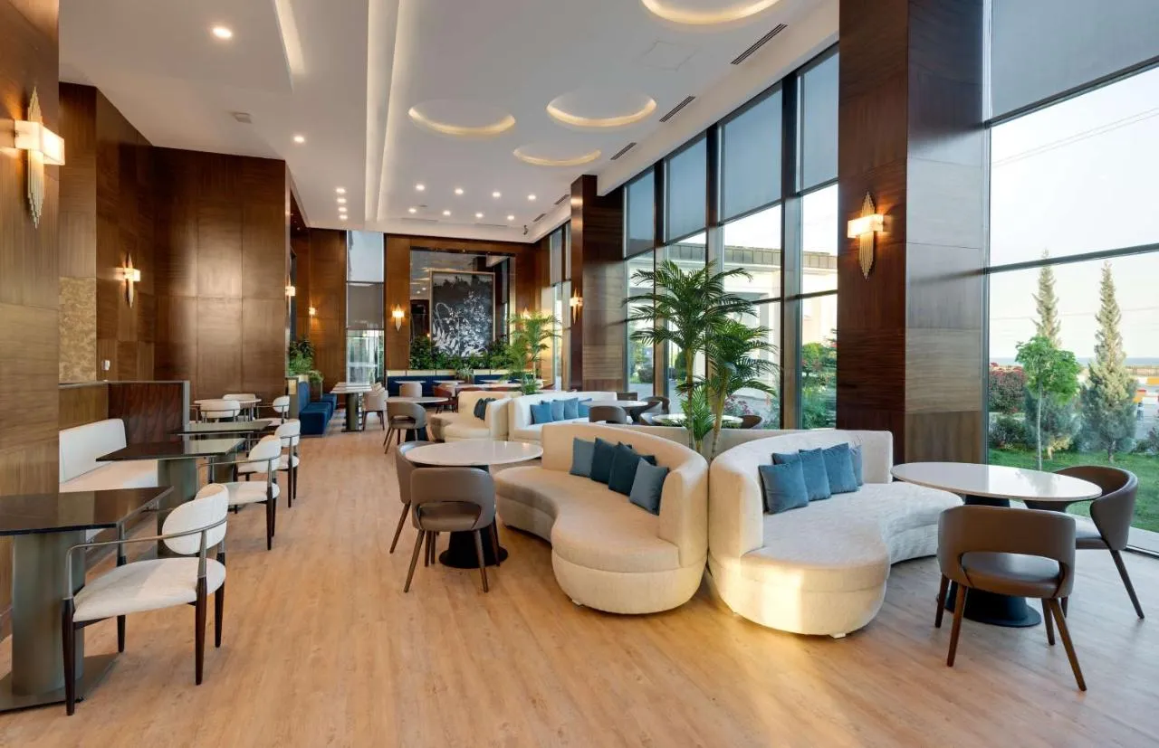 DoubleTree by Hilton Hotel Van slide-5