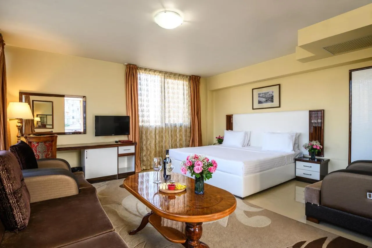Royal Plaza by Stellar Hotels, Yerevan slide-3